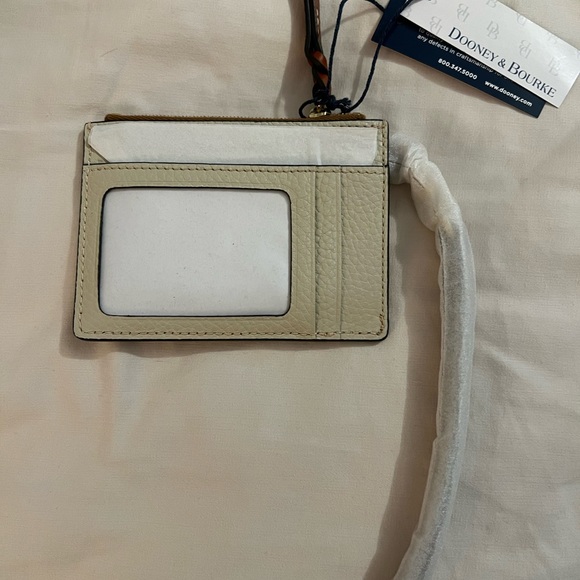 Dooney & Bourke beautiful card holder / wristlet - Picture 7 of 7